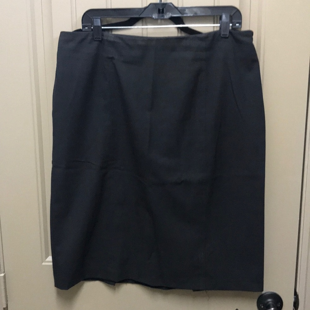 Black Knee Length Pencil Skirt - 16